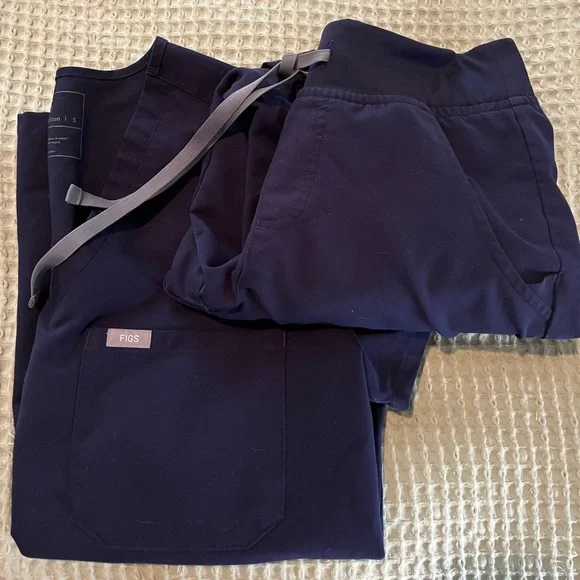 Figs Scrubs Technical Collection in navy - Picture 2 of 4
